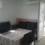 Apartament Lela *