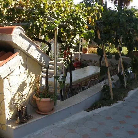 Lela Apartment *