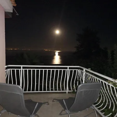 Lela Apartman Medveja