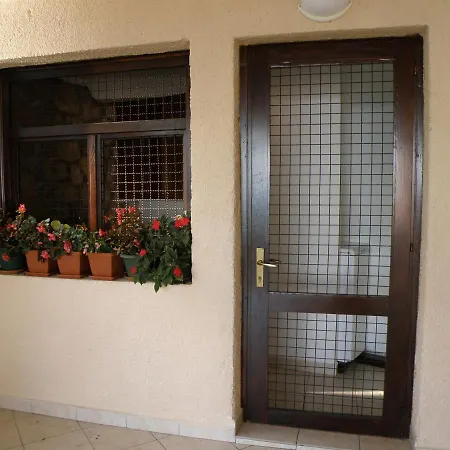 Lela Apartament *