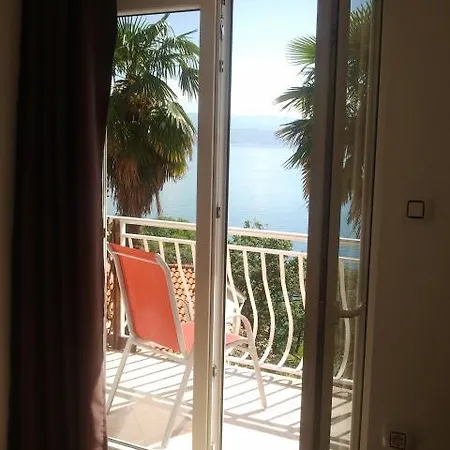 Lela Apartment *