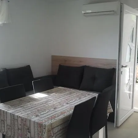 Apartament Villa Lela *