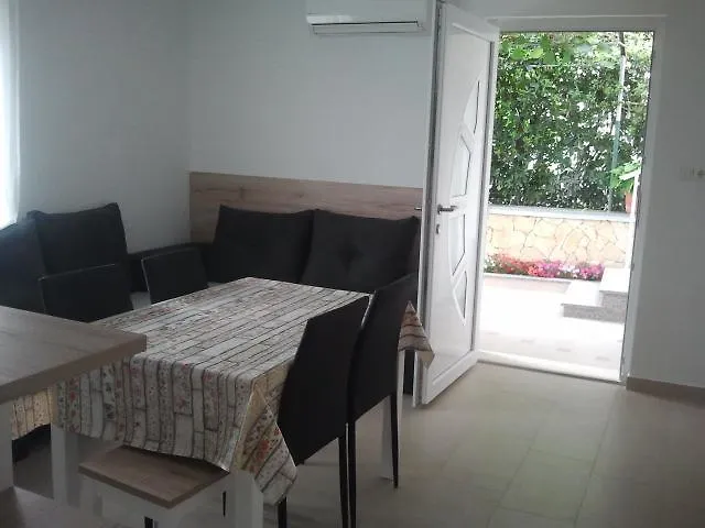 Villa Lela Medveja