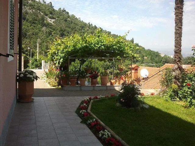 Lela